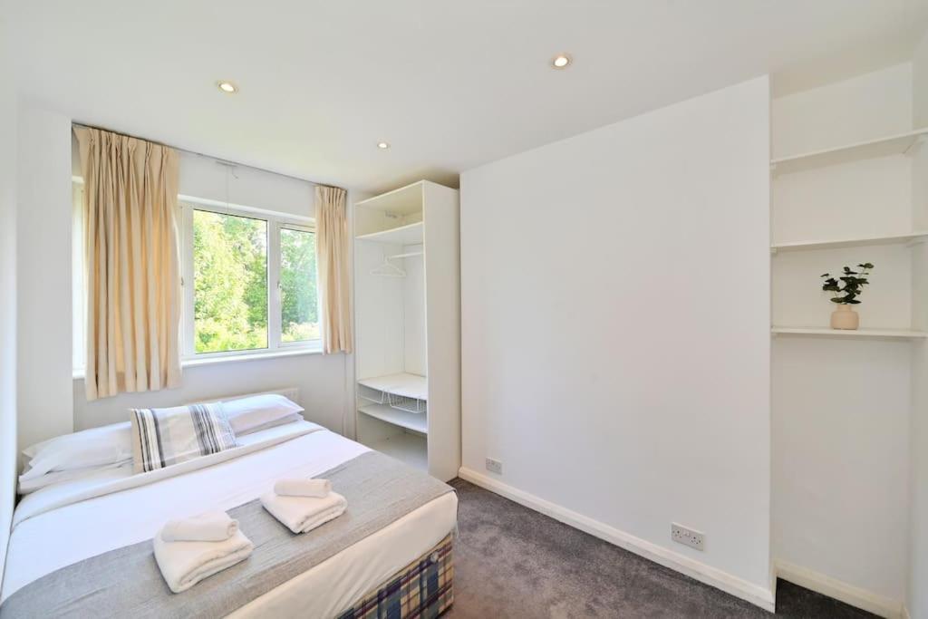 3-bedroom With Parking In Maida Vale Londra